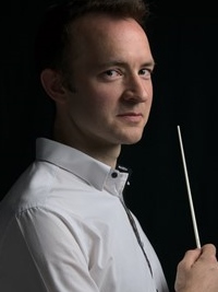 Alec Frank-Gemill, conductor. cr Pierre Guis