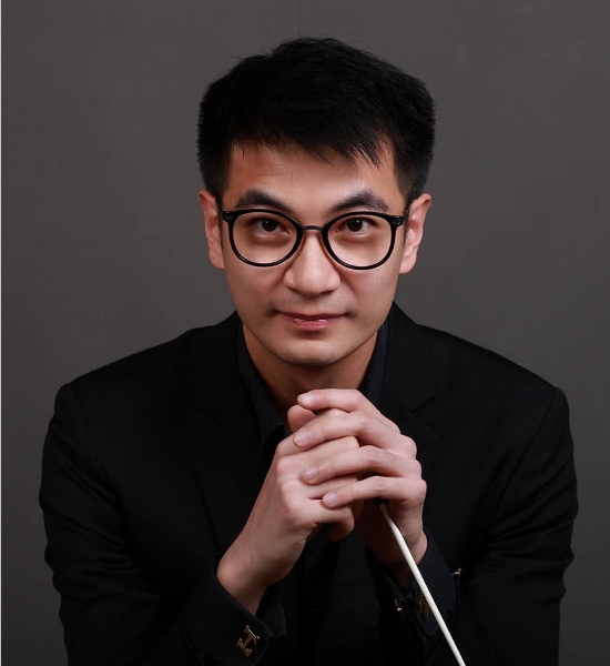 Conductor Harry Lai. cr H K Lai