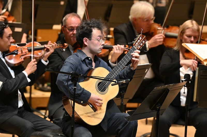 Sean Shibe plays Poul Ruders' Second Guitar Concerto at the Barbican