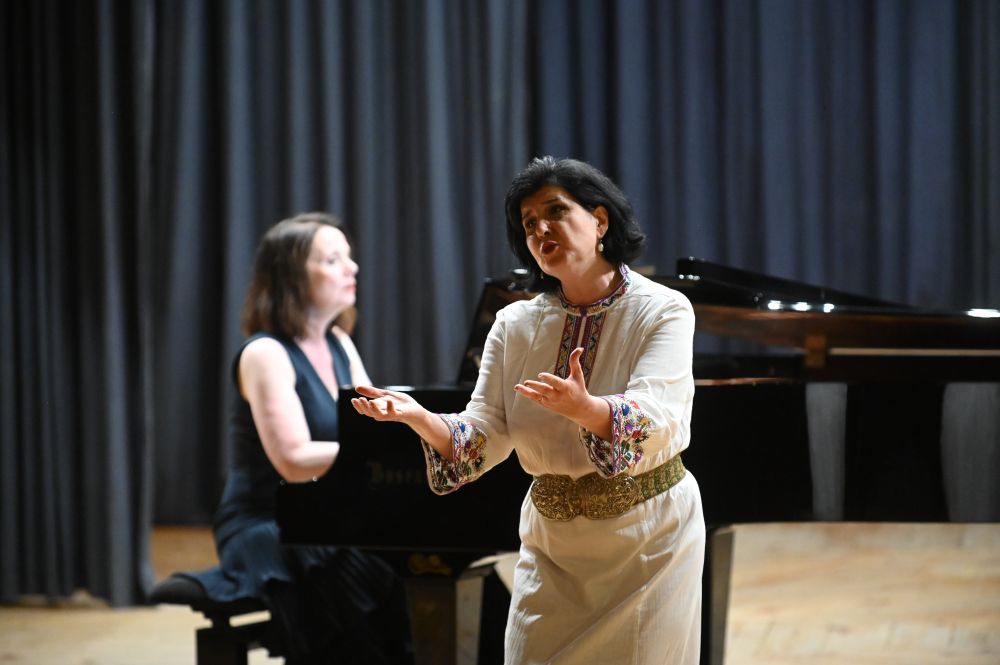 Karpatova and Tchekoratova