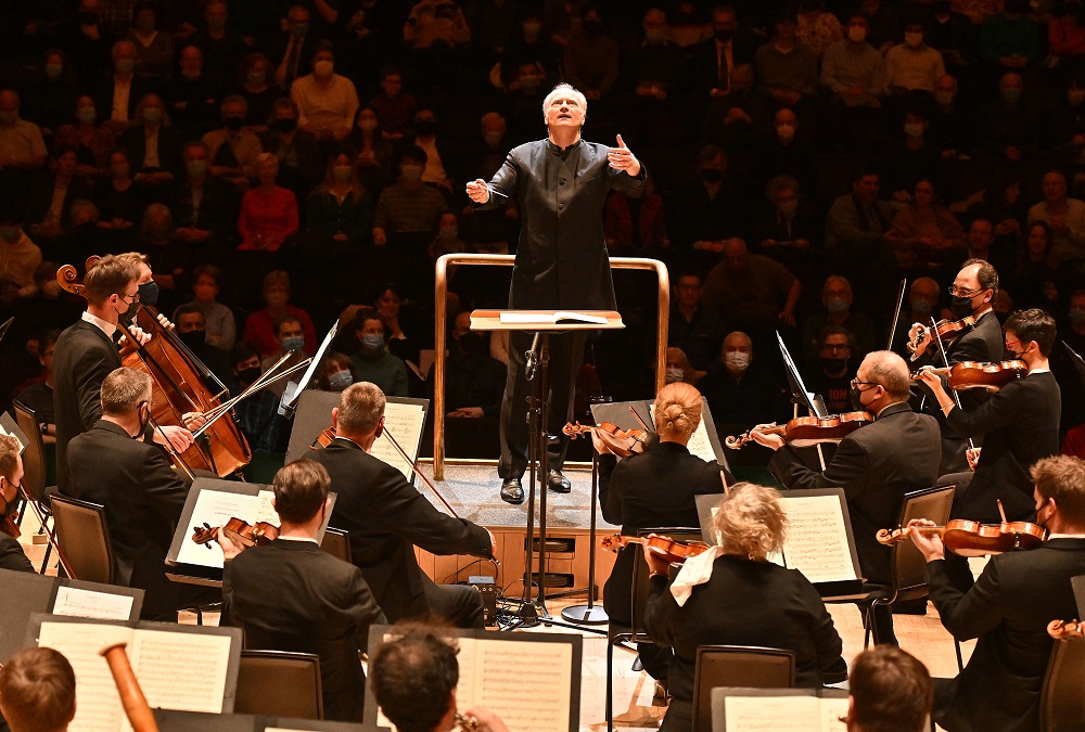 Noseda conductimg the LSO