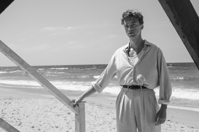 Benjamin Voisin as Meursault in The Stranger