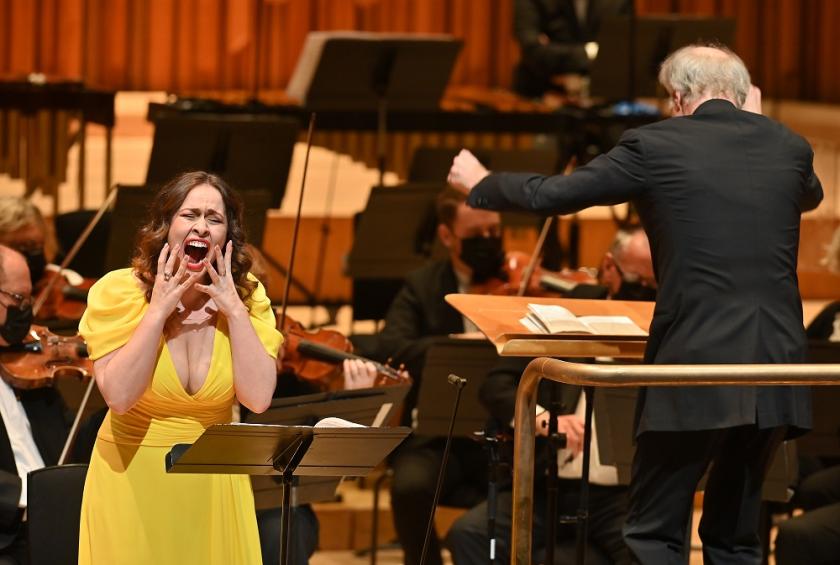 Soprano Elena Stikhina, living every moment in Shostakovich's Fourteenth Symphony with Gianandrea Noseda and the LSO