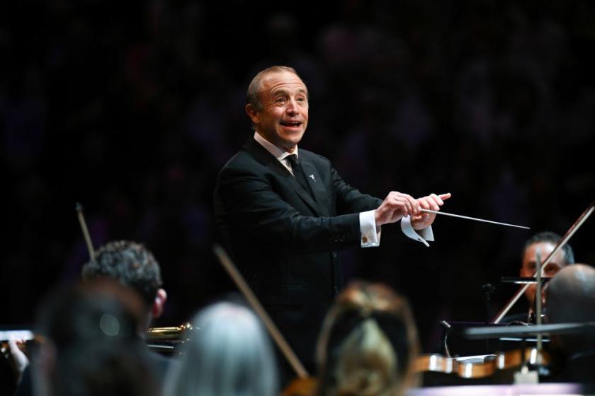 Mark Wigglesworth, effortlessly in charge of his Bournemouth Symphony Orchestra