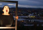 Marina Abramovič reenacting Munch's famous Scream at the Ekebergparken Sculpture Park