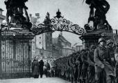 The Wehrmacht enters the gates of Prague Castle in 1939