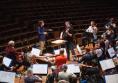 Teresa Riveiro Böhm and Kristóf Baráti in rehearsal with the Bournemouth Symphony Orchestra