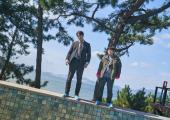 A bigger splash: Hae-jun (Park Hae-il) and assistant Yeon-su (Kim Shin-Young) reflect