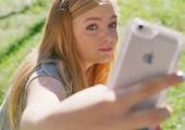 Just be yourselfie: Elsie Fisher as Kayla Day