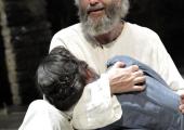 In the name of the father: Jonathan Pryce as Lear with Phoeb Fox as Cordelia
