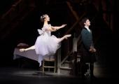 Good old-fashioned stage magic: Jurgita Dronina and Isaac Hernández in 'La Sylphide'