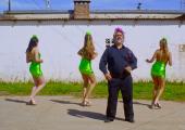 Checking the fakes: Argentinians are recruited for a bogus new dance craze in ‘Magic Farm’