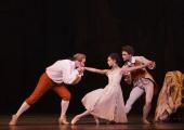 Manon (Francesca Hayward) caught between Christopher Saunders' Monsieur G.M. and Alexander Campbell's Lescaut