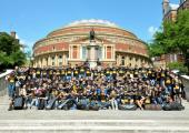180 young musicians, including members of the EUYO, on the Albert Hall steps after a morning jamboree