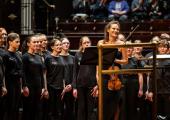 Nicola Benedetti and members of the RSNO Youth Chorus