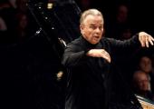 Complete and purpose-driven: Sir Mark Elder conducts the Hallé Orchestra