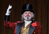 Master of ceremonies: Robert Tear in a late cameo role in the Royal Opera production of Smetana's 'The Bartered Bride'
