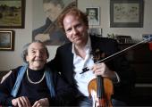 Daniel Hope with Alice Herz-Sommer, who gave over 100 concerts in Terezín
