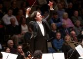 Gustavo Dudamel brings the best out of the Simón Bolívar Orchestra, even if sometimes it's a bit too much