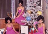 Diana Ross, right, enjoys Christmas with The Supremes