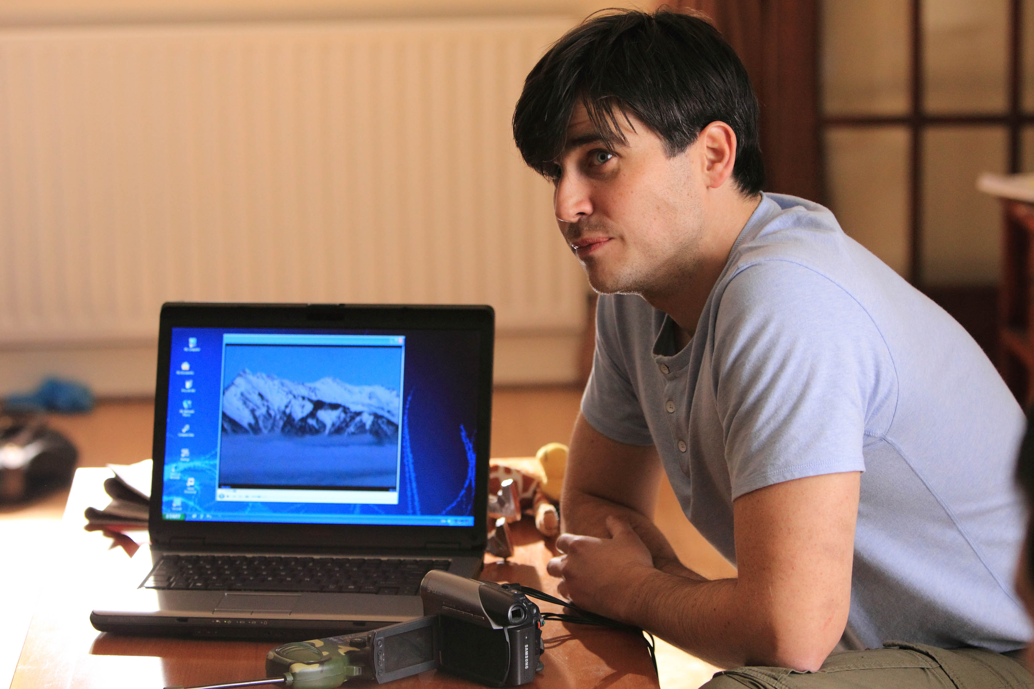 Joe (Rob James-Collier)