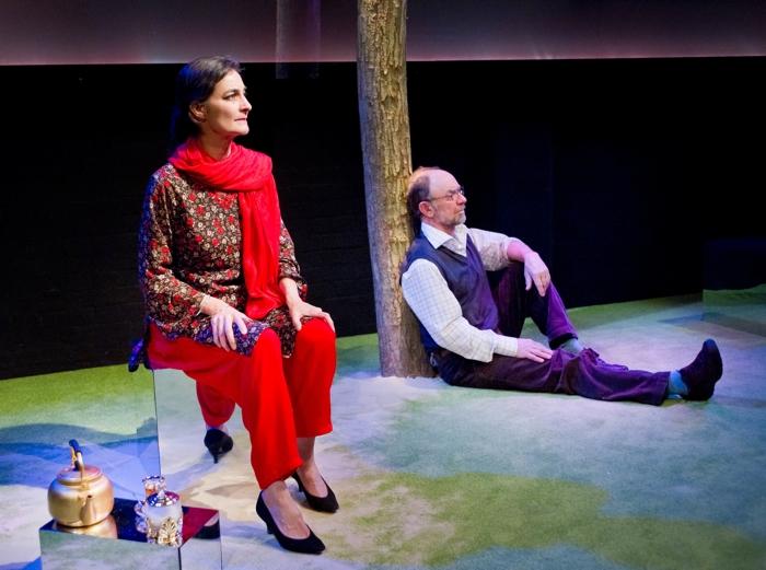 Imogen Smith (Nehrjas), Robin Soans (Dr David Kelly): A daisy chain of images and words, carried on from one character to another'