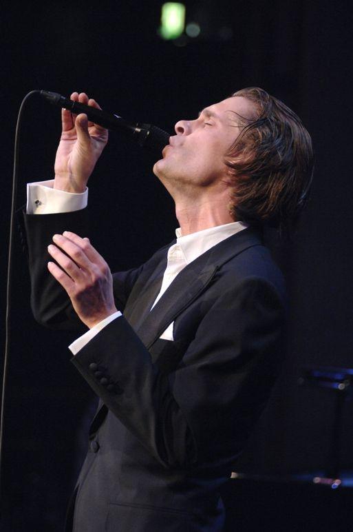 Hans Teeuwen offers a disjointed joy ride round his warped subconscious