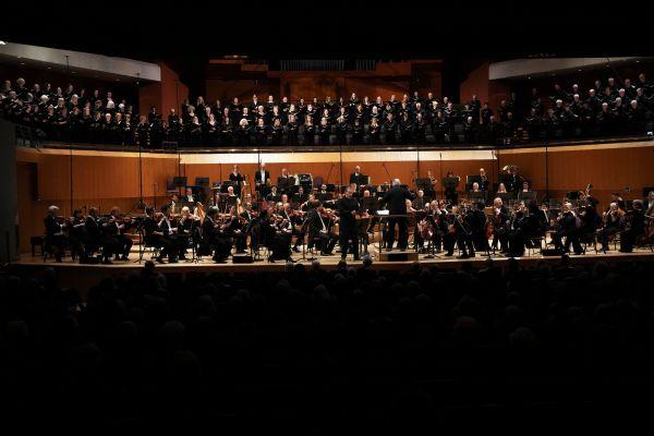 Halle Choir and Orchestra with Kostas Smoriginas conducted by Sir Mark Elder credit_Alex_Burns_The_Halle