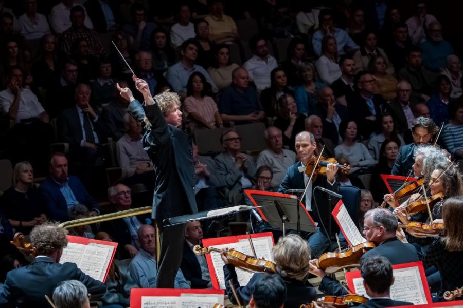 Santtu-Matias Rouvali conducting the Philharmonia in Strauss