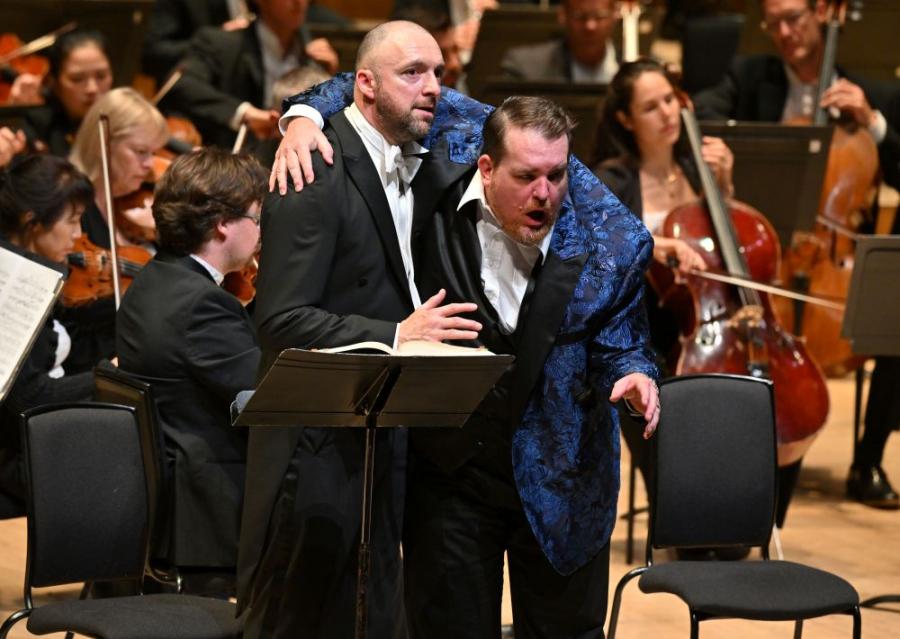 Gyula Orendt as Kurwenal and Clay Hilley as Tristan