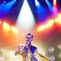 Michael Malarkey as an "easygoing" Elvis